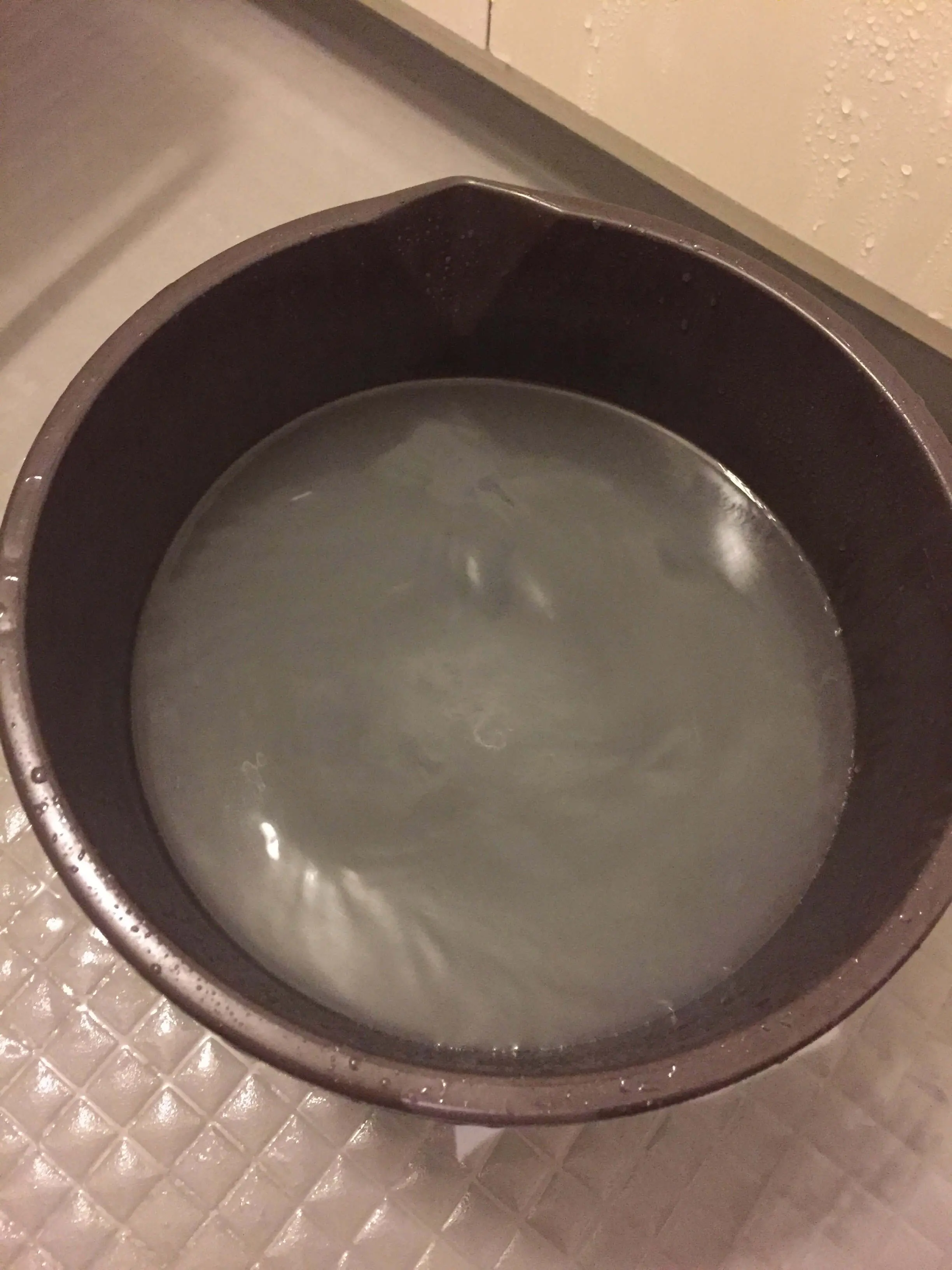 グローブの湯もみのお湯