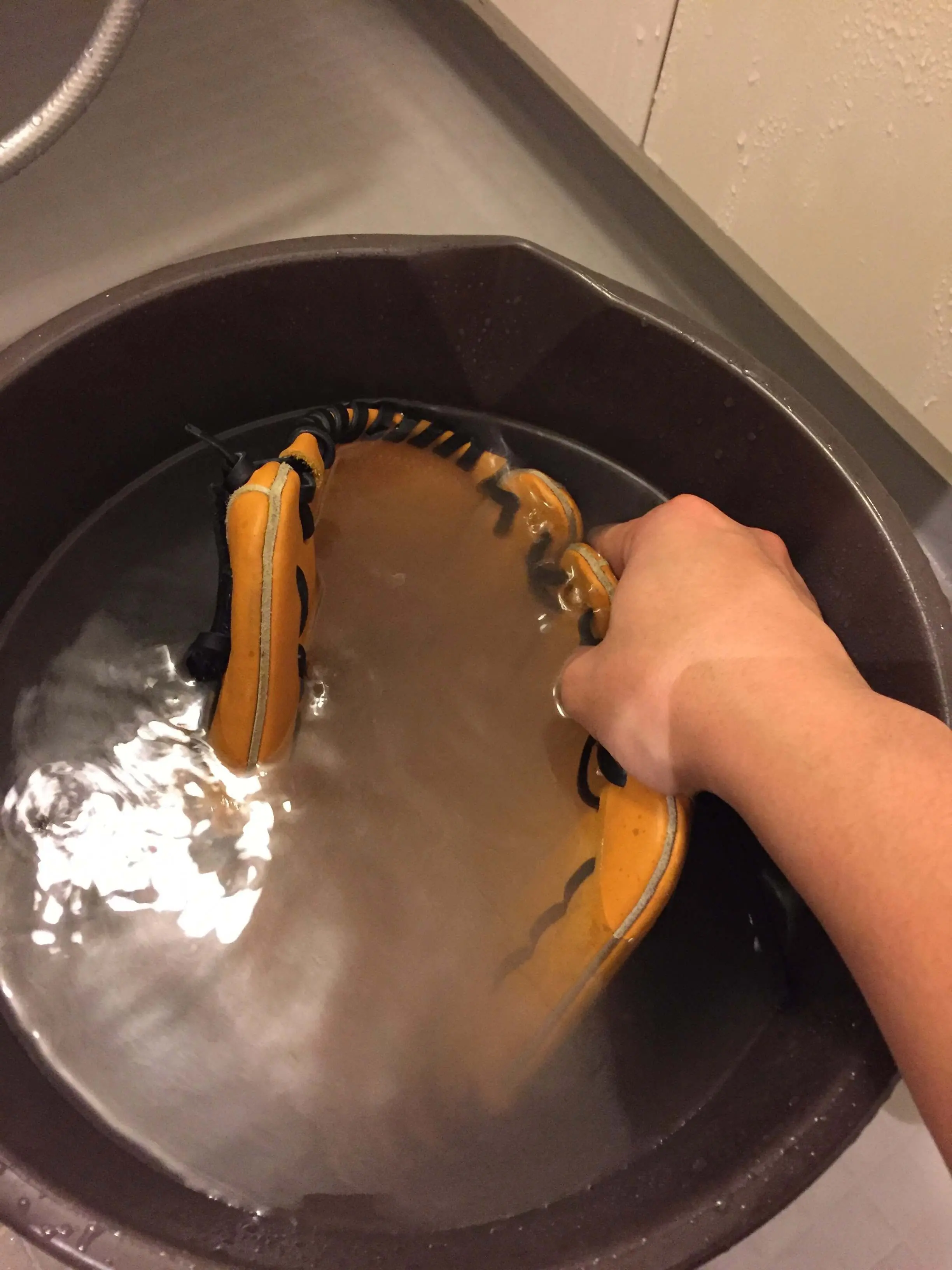 グローブの湯もみ工程１