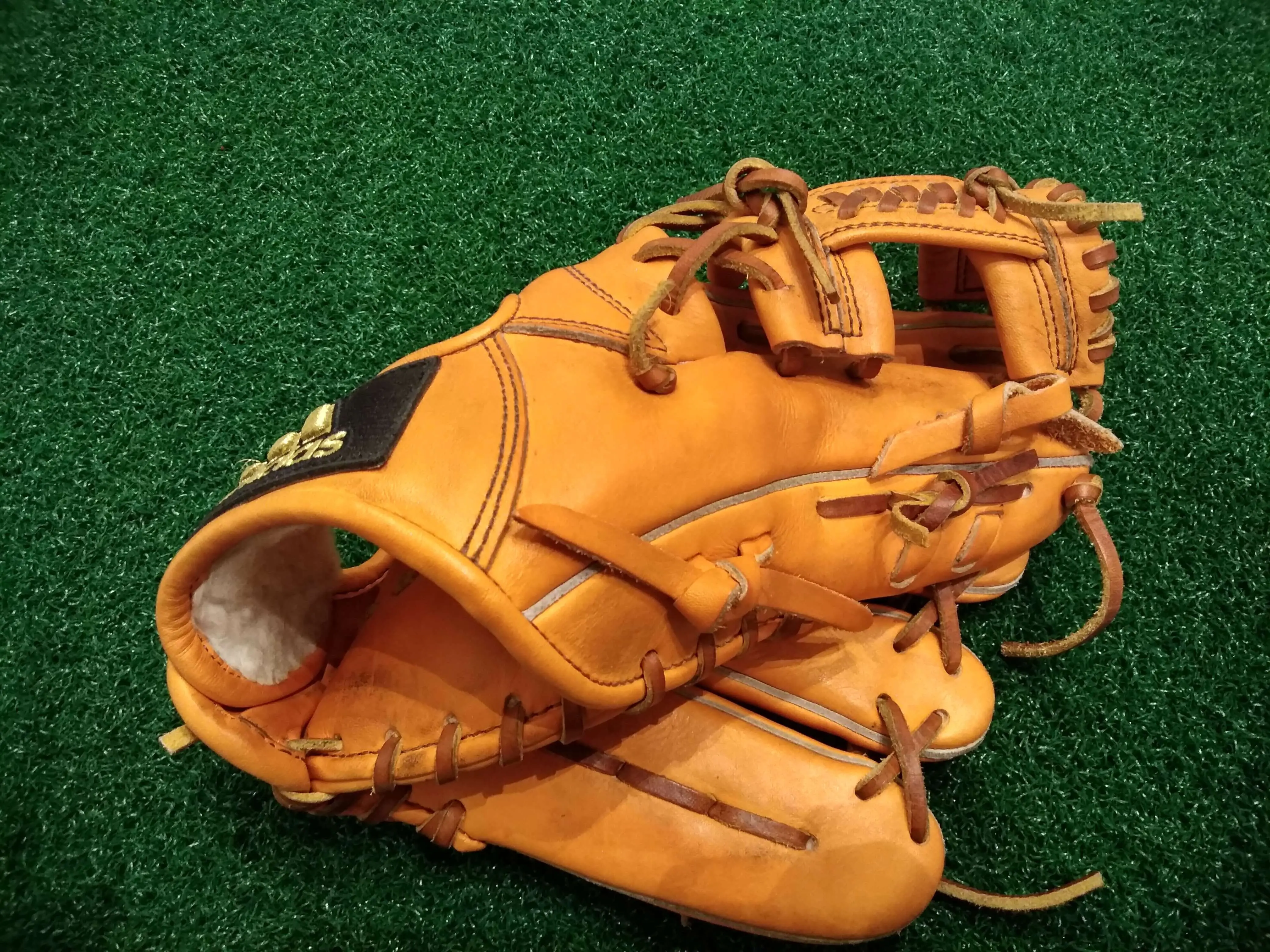 グローブの型付け】ポケットの位置や関節で型が変わる！ | まこと兄