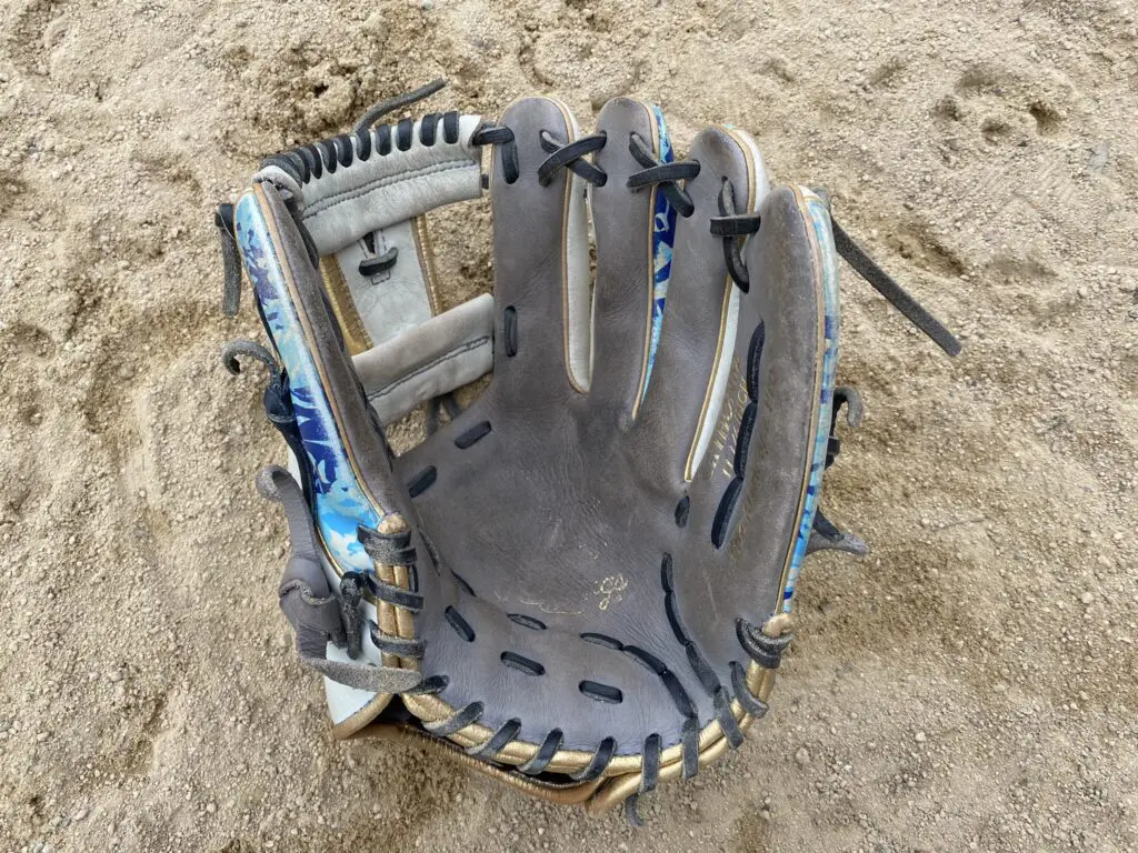 アンダーアーマー 2020年春季キャンプ限定モデル 迷彩 内野手 軟式 グローブ アンダーアーマー 2020年春季キャンプ限定モデル 迷彩 内野手 軟式